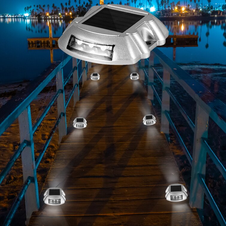 Solar powered online dock lights